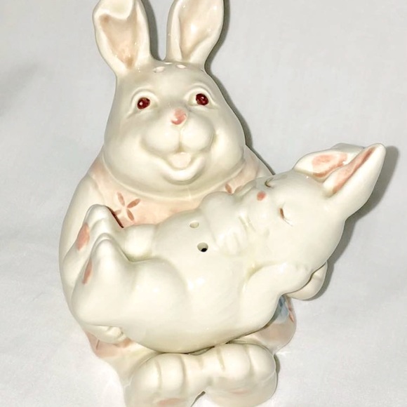 Vintage Fitz & Floyd Bunny Rabbit Mama Baby Salt Pepper Shakers Set - Picture 2 of 5
